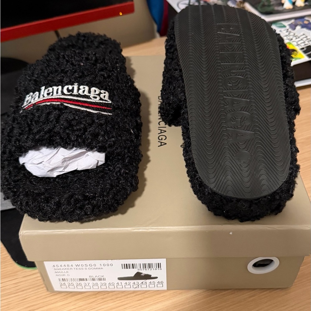 Balenciaga Black Textured Slides - Picture 2 of 4